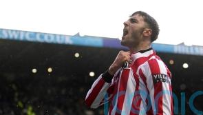 Sheffield United hold off Leicester fightback to move clear of relegation zone