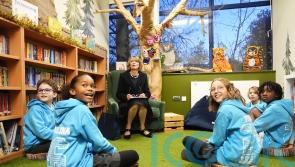 German president&rsquo;s wife reads Christmas story to London primary school children