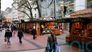 More shoppers hit high streets and retail parks for late Christmas purchases