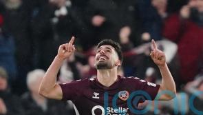 Leaders Hearts leave it late to take a point against 10-man Celtic