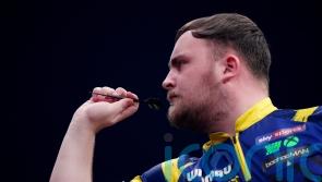 Luke Littler fights off Ross Smith to reach quarter-finals of World Masters