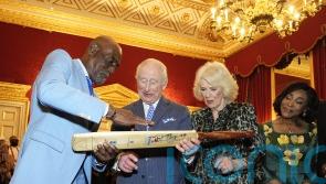 King jokes with Sir Viv Richards about his cricket attempts in Royal Navy