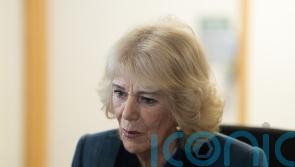 Queen praises book for teaching children about war generation&rsquo;s sacrifices