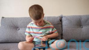 Under-fives should not be on screens for more than an hour a day, parents told