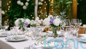 A beginner&rsquo;s guide to tablescaping with flowers