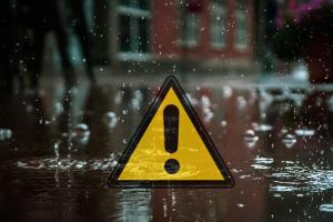 LIVE: Met Éireann warning extended as Storm Dave set to batter Ireland this Easter weekend