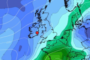 'Don't pack away the big coats' - Experts warn of 'rollercoaster' of temperatures this week