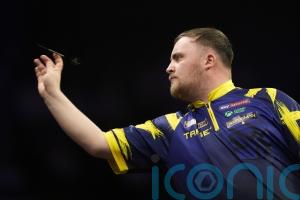 Luke Littler booed by Brighton crowd in Premier League loss to Stephen Bunting