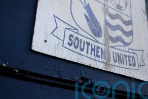 Southend held at home to leave play-off race alive for another week
