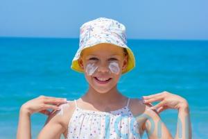 11 hacks to get young children to wear sunscreen – and why it’s important