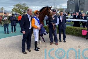 Synchronicity upholds family honour with smooth Newbury debut