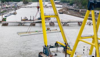 Incredible pictures as last pieces of new Waterford bridge are lifted into place