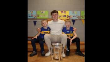 LIAM MACCARTHY ON TOUR! Tipperary stars send primary school into raptures after visit!