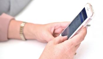 Laois adults encouraged to avail of fantastic free clinic to improve digital skills