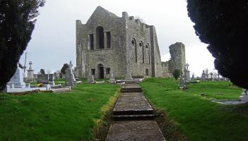 Woman denies stealing grave ornaments in Laois