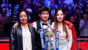 World champion Zhao Xintong’s manager will not let spending splurges wreck dream