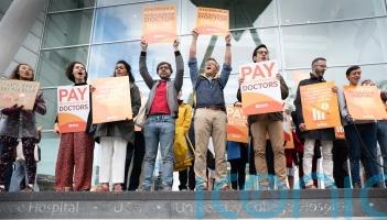 Senior doctors in England willing to strike, BMA says
