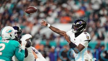 Lamar Jackson returns with four touchdown passes in Baltimore Ravens win