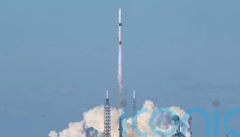 Blue Origin launches huge rocket carrying twin Nasa spacecraft to Mars