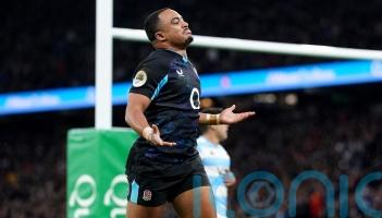 England complete autumn sweep by holding off Argentina fightback
