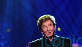 Barry Manilow will have surgery for cancerous spot on lung