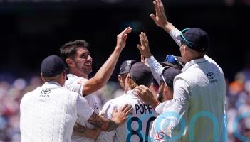 England&rsquo;s bowlers strike as wickets continue to tumble at the MCG