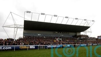 Kempton all set to beat the weather for Saturday action