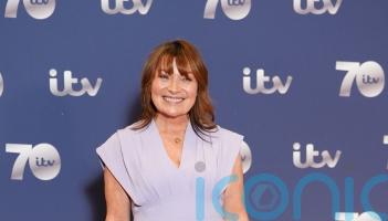 Lorraine Kelly reveals she is in mourning after death of her father