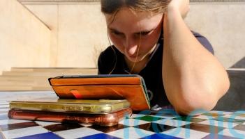 Government to hold consultation on Australian-style under-16s social media ban