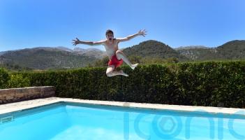 Travelling with teens this year? 9 ways to have a happy holiday with less screen time