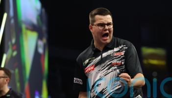 Gian van Veen &lsquo;doing everything&rsquo; to make Premier League event in Berlin after op