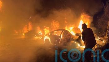 Trump claims Iran&rsquo;s president wants a ceasefire, as air strikes batter Tehran