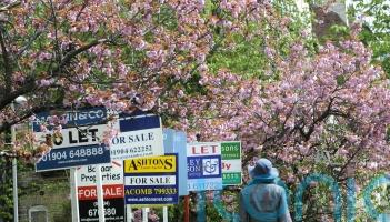 Rising mortgage costs dent buyer demand amid &lsquo;housing market mood shift&rsquo;