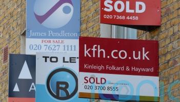 Average fixed mortgage rates edge down but &lsquo;too soon&rsquo; to signal a turning point
