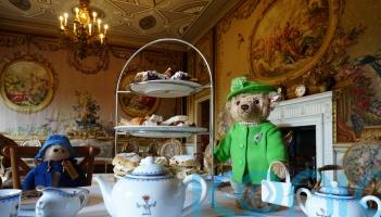 Paddington&rsquo;s meeting with the late Queen recreated with new Steiff bear