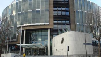 Limerick man goes on trial accused of corruption by giving detective &euro;20k for information on CAB