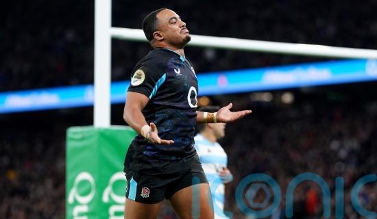 England complete autumn sweep by holding off Argentina fightback