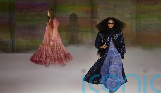 Chlo&eacute; mixes Nineties grunge with the house&rsquo;s soft bohemian aesthetic at Paris Fashion Week