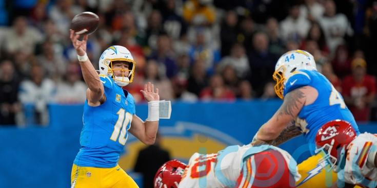 Justin Herbert outshines Patrick Mahomes as LA Chargers win opener