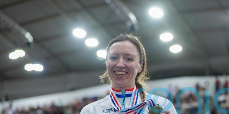 Anna Morris pips team-mate Josie Knight to retain individual pursuit world title
