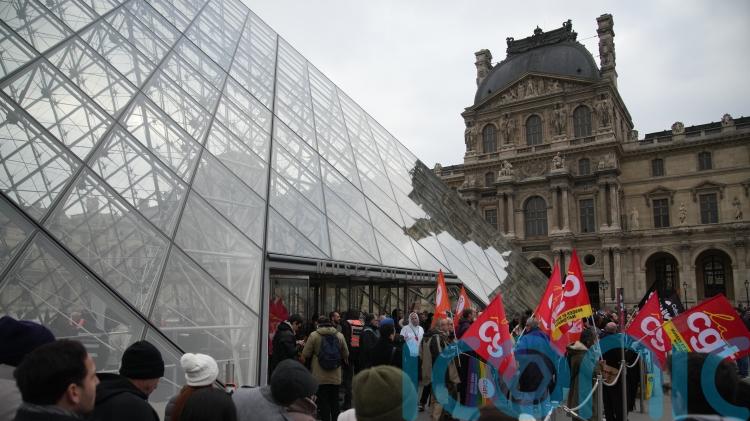 Louvre workers vote to extend strike as security scrutiny intensifies