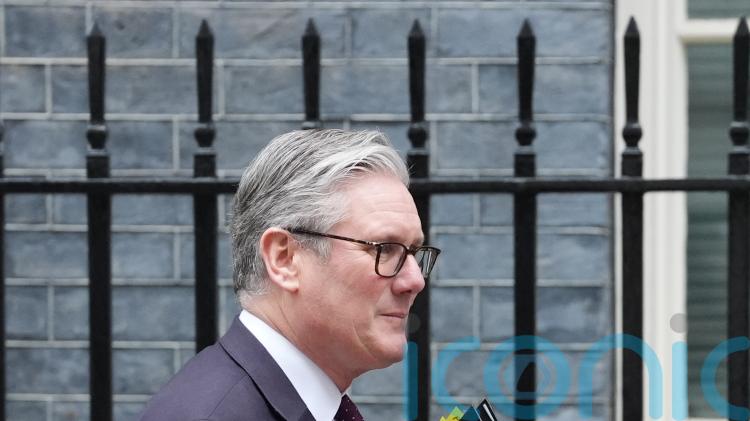 Starmer faces threat of rebellion from Labour MPs over jury trial plans