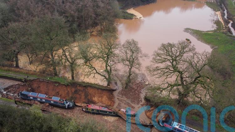&lsquo;Like Titanic film&rsquo;- witnesses tell of watching boats falling into &lsquo;sinkhole&rsquo;