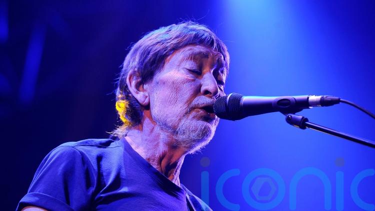 Driving Home For Christmas singer Chris Rea hailed as &lsquo;legend&rsquo; by Bob Mortimer