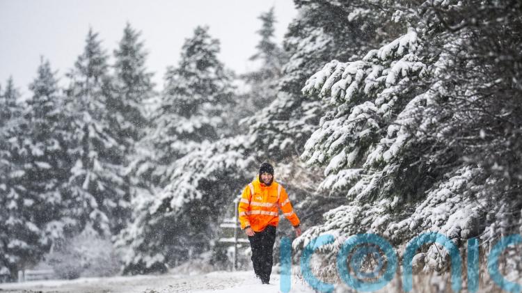 Heavy snow showers on way in parts of UK as weather warning issued by Met Office