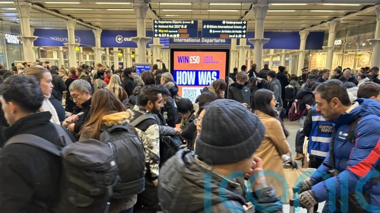 Passengers warned of more delays as Eurostar services resume