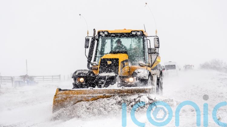 Hundreds of Scottish schools shut by heavy snow warnings