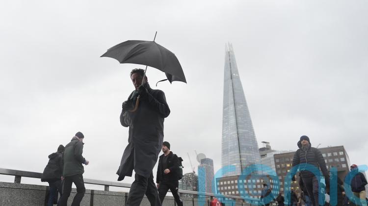 UK economy returns to growth as car manufacturing rebounds