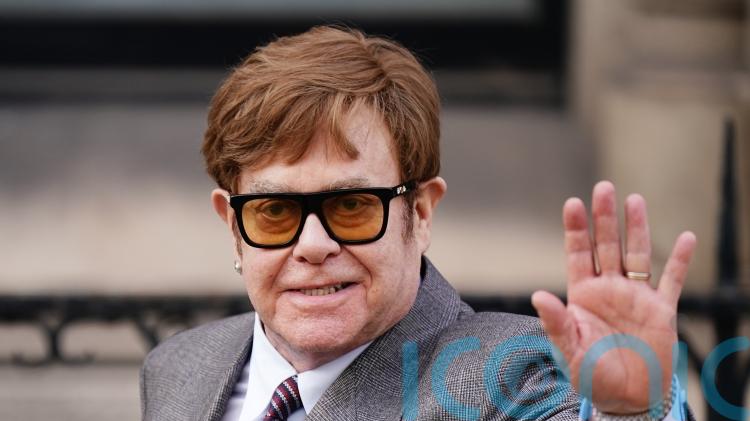 Who are the seven people suing the Daily Mail&rsquo;s publisher?