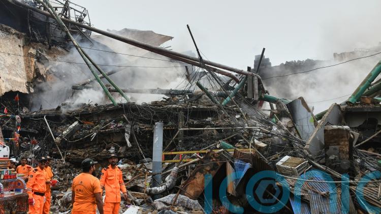 Karachi shopping plaza fire death toll rises to 11 with dozens more missing